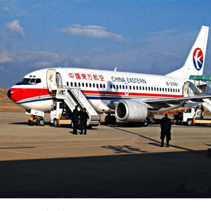 银川河东机场托运航空快运业稳步发展的原因是什么？